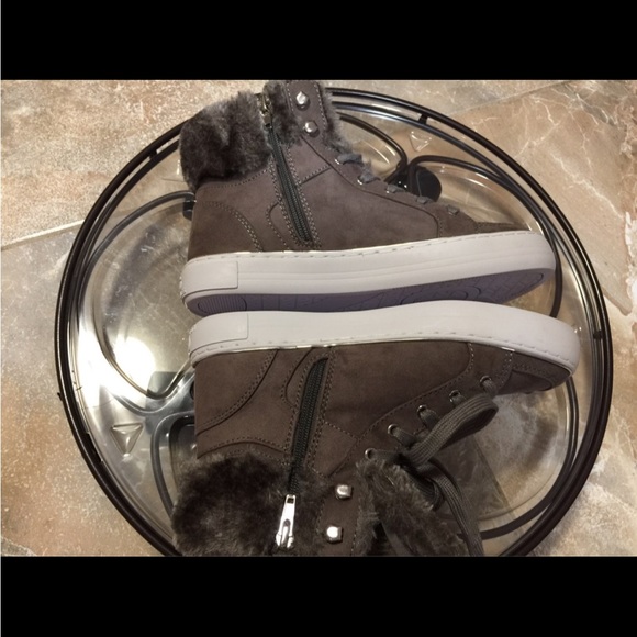 GBG Los Angeles sneakers by Guess NWOT - Picture 5 of 9